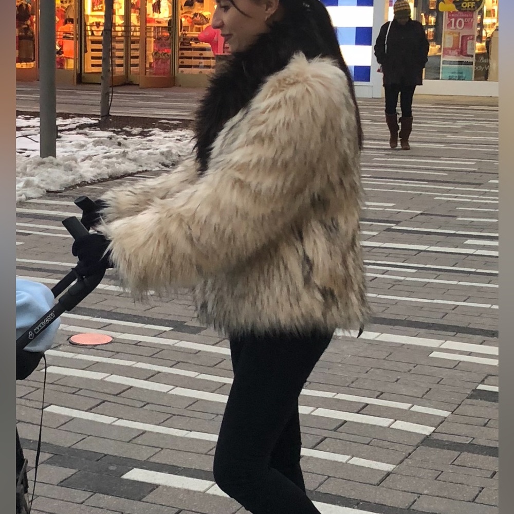 GUESS Rex Two-Tone Faux-Fur Jacket - Picture 7 of 8